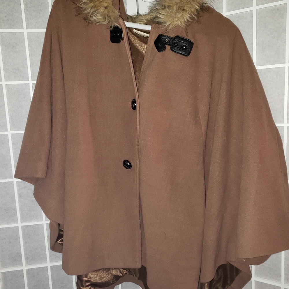 Hooded Poncho - Picture 2 of 4